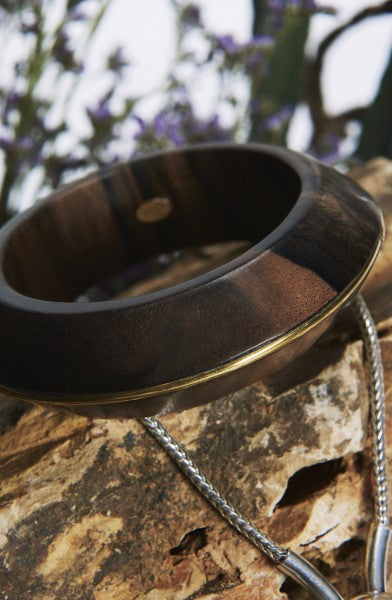 Metal line bangle