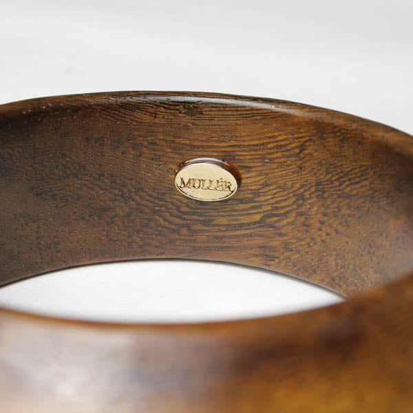 Metal line bangle