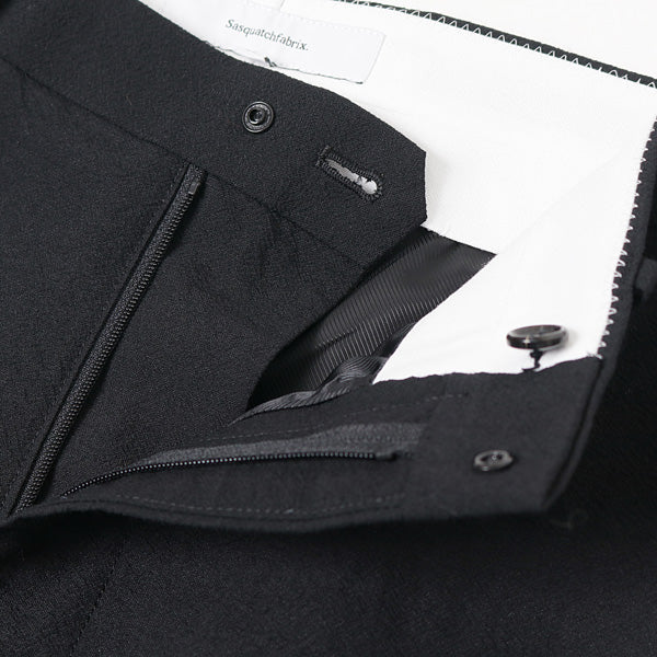 STRAIGHT SILHOUETTE SLACKS