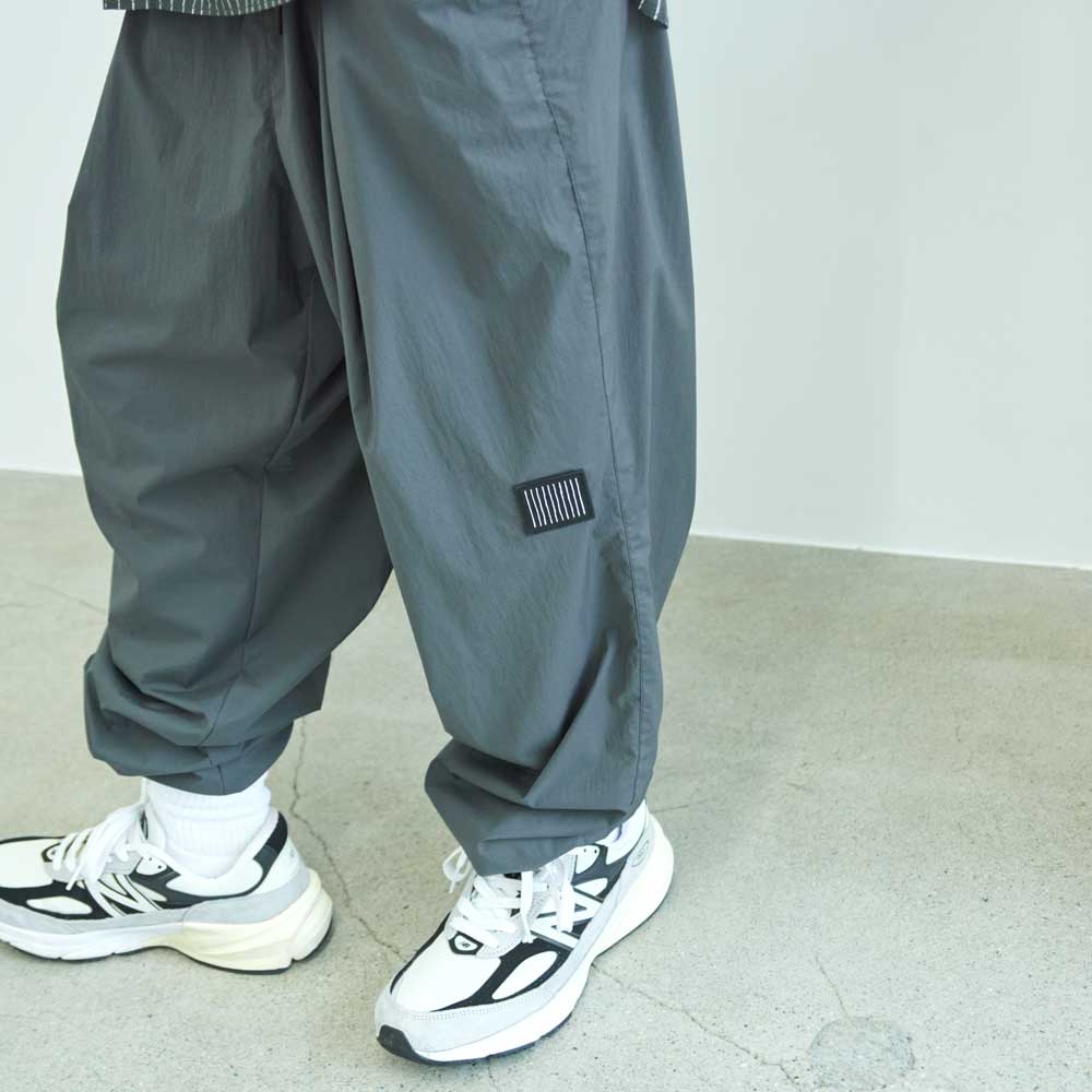 WIDE TAPERED EASY PANTS(NYLON)