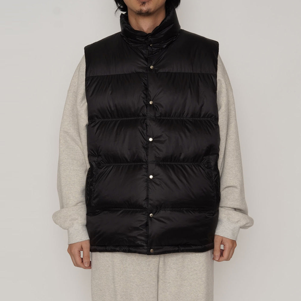 REVERSIBLE PACKABLE DOWN VEST