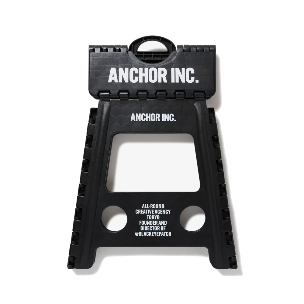 BOLD LOGO FOLDING STEP