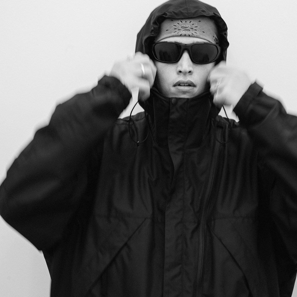 SLANT ZIP PARKA