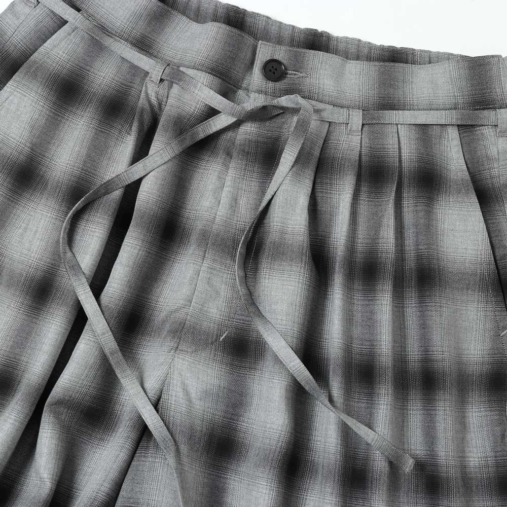 3TUCKED CROP SHORTS