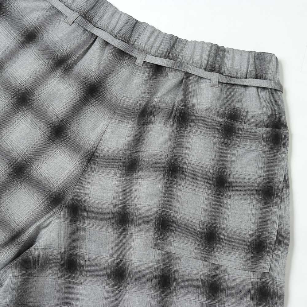 3TUCKED CROP SHORTS
