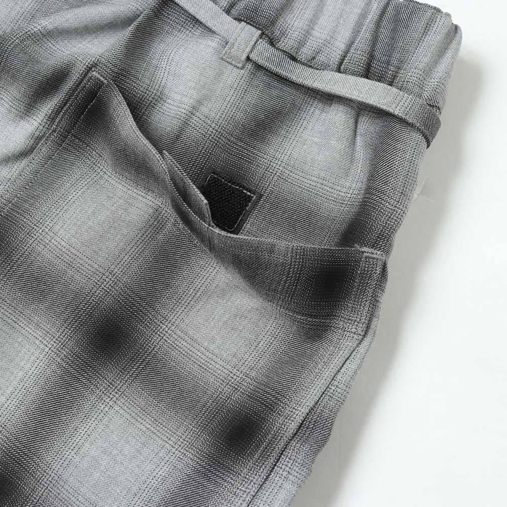 3TUCKED CROP SHORTS