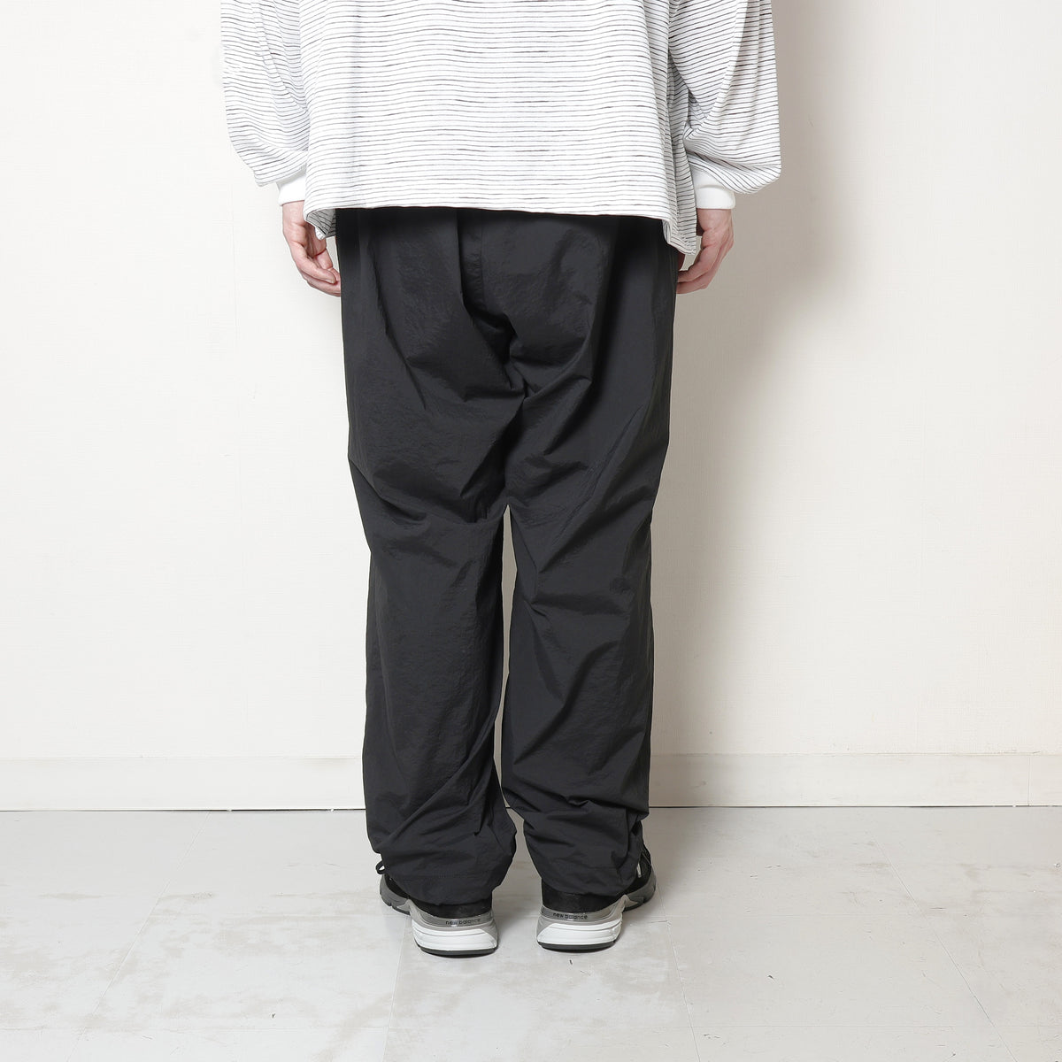 WIDE TAPERED EASY PANTS(NYLON)