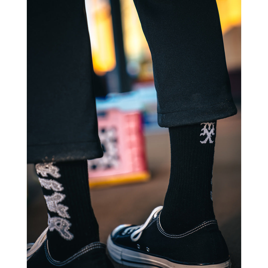 SOCKS/SAINT BLACK×GRAY