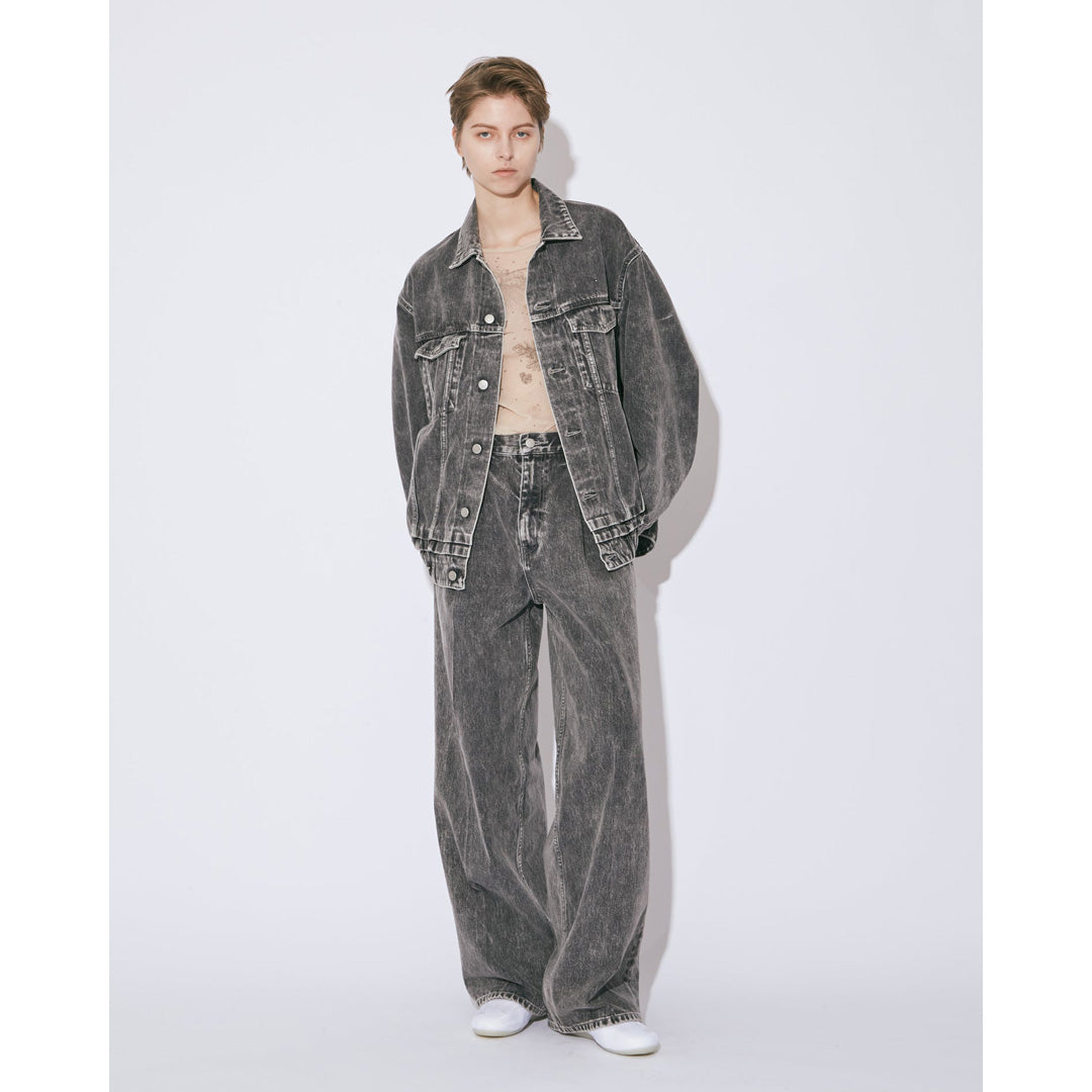 Selvedge denim trousers fit.