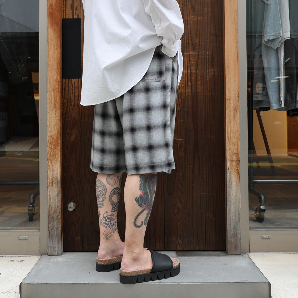 3TUCKED CROP SHORTS