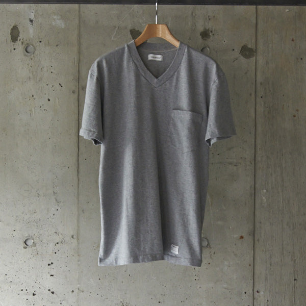 V NECK POCKET TEE