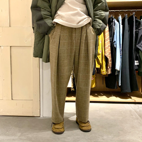 TUCK TROUSERS