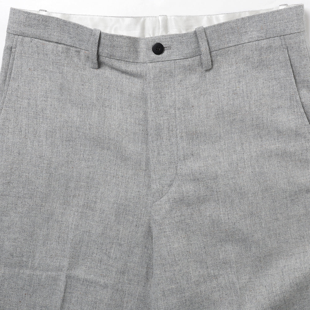 LOOSER-FITTING SLACKS