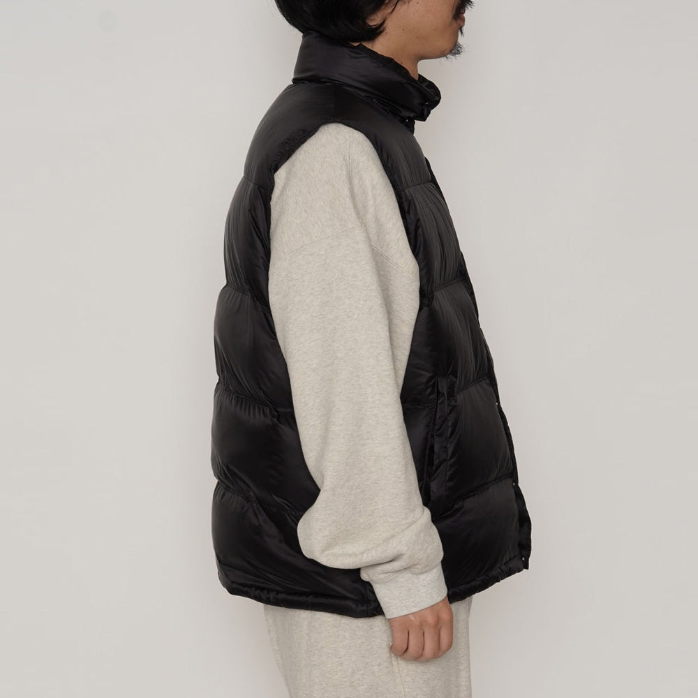 REVERSIBLE PACKABLE DOWN VEST