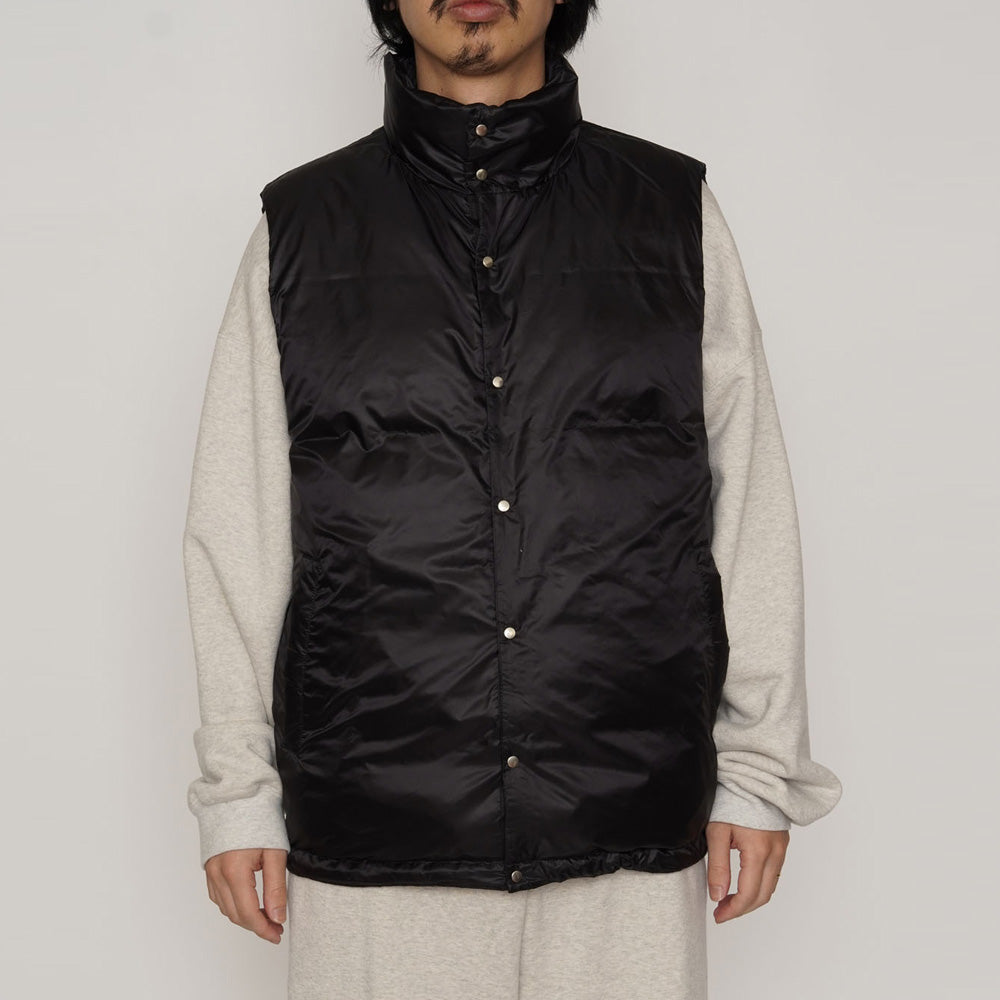 REVERSIBLE PACKABLE DOWN VEST
