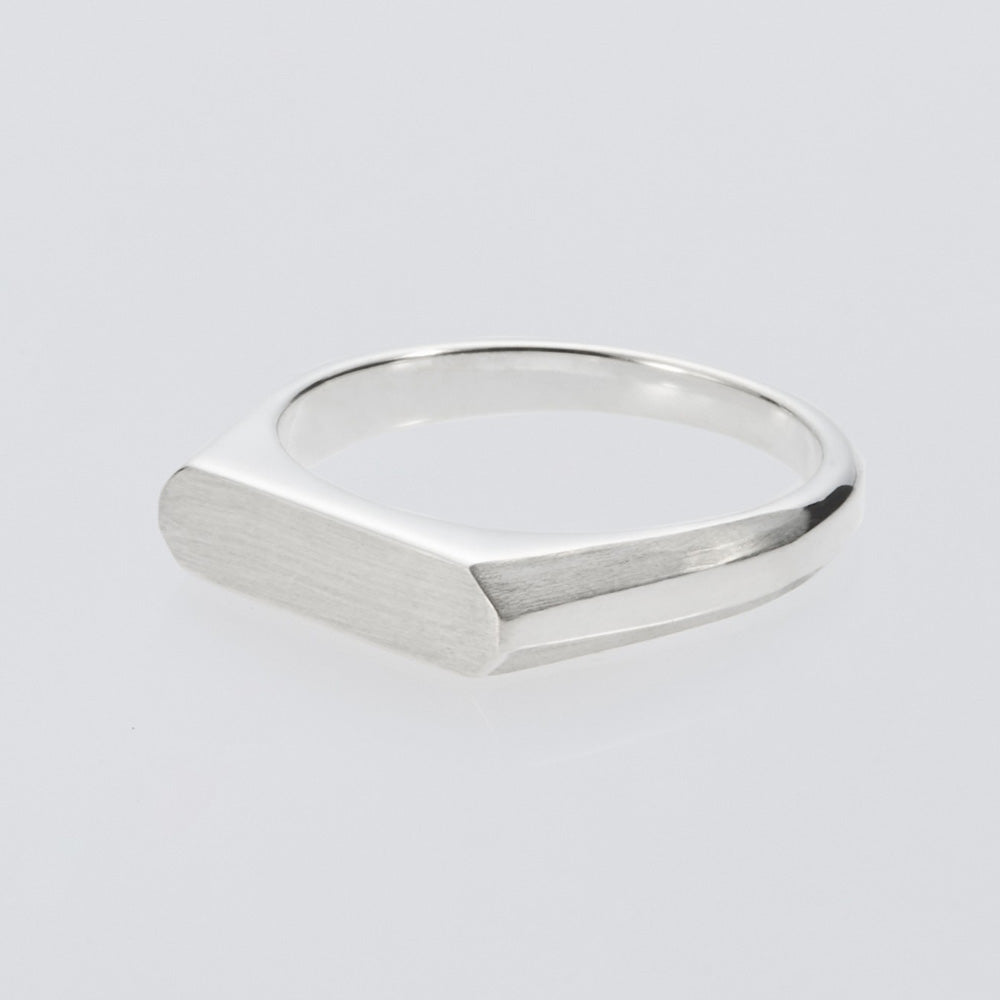 Signet Ring with Hairline - Thin - 26ssmae