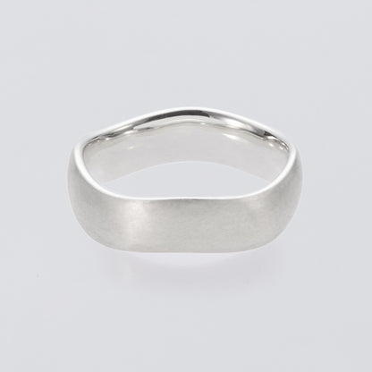 Wave Ring with Hair Line