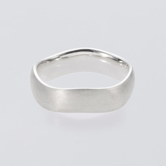 Wave Ring with Hair Line