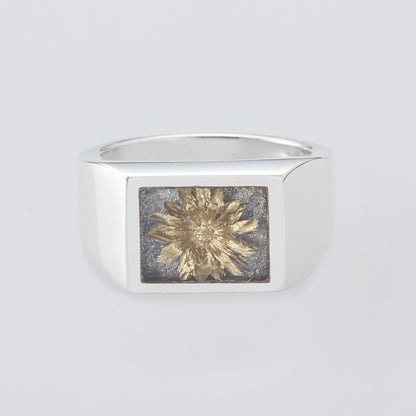 Signet Ring with Gray &amp; Gold Flower 26ssmae