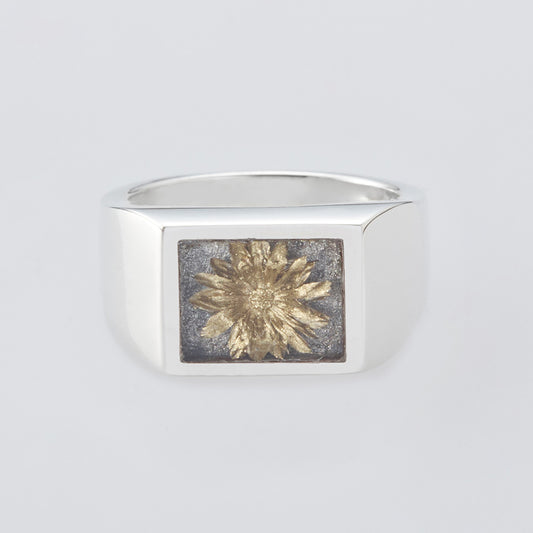 Signet Ring with Gray &amp; Gold Flower 26ssmae