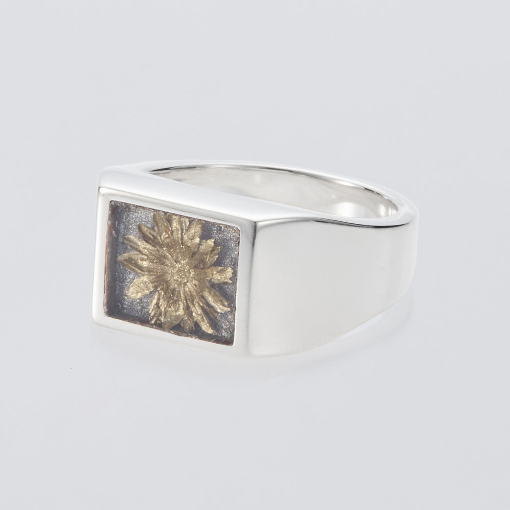 Signet Ring with Gray &amp; Gold Flower 26ssmae