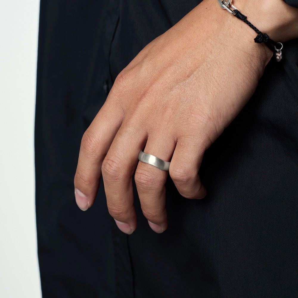 Wave Ring with Hair Line