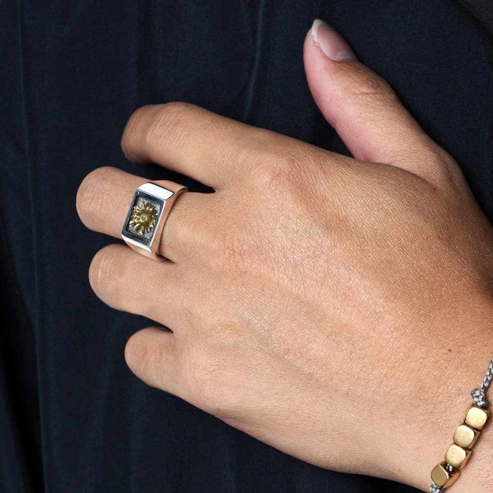 Signet Ring with Gray &amp; Gold Flower 26ssmae