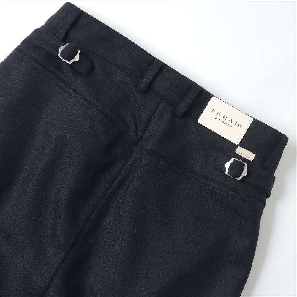 One Tuck Side Adjustable Pants