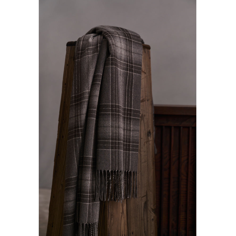 AMISH PATTERN FRINGE STALL