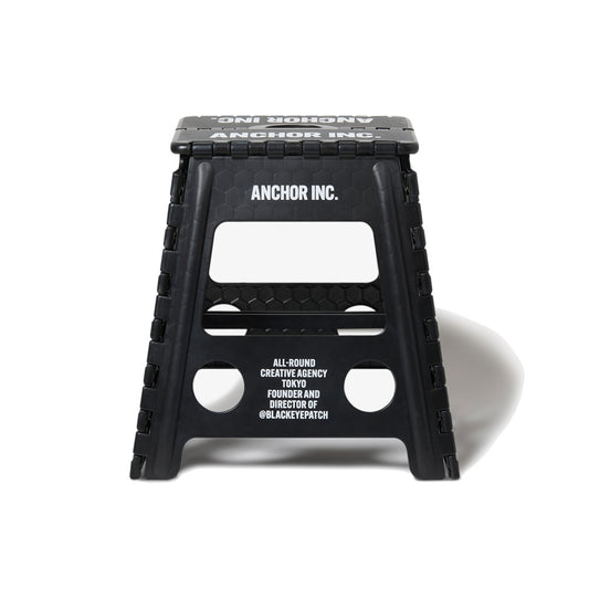 BOLD LOGO FOLDING STEP