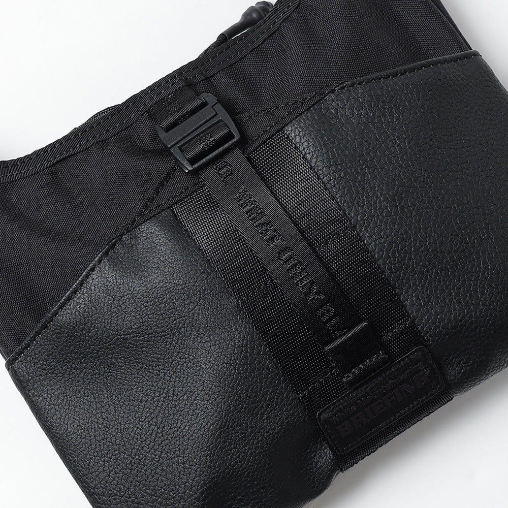 White Mountaineering) WM x BRIEFING DAILY SACOCHE (BK2573802