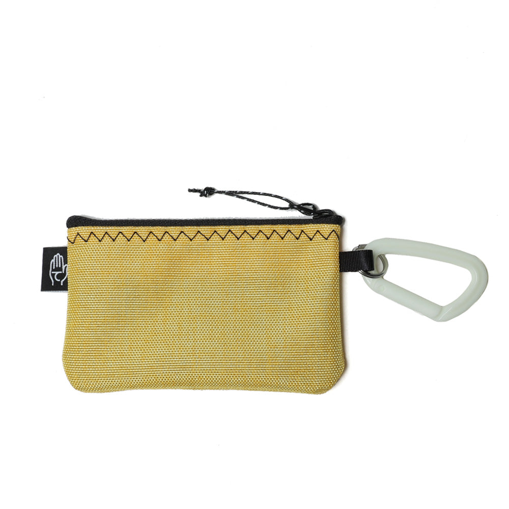 HANGG WIDE CARD CASE TAKES HANDS