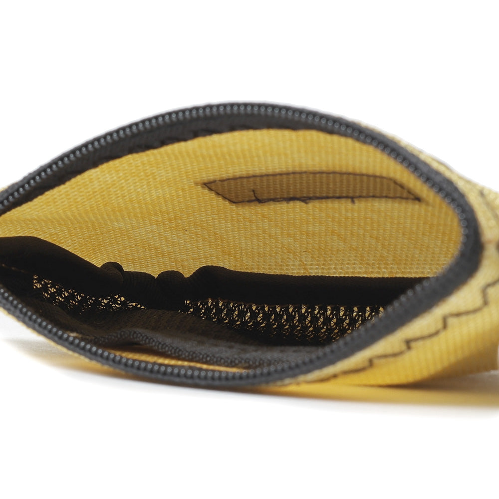 HANGG WIDE CARD CASE TAKES HANDS