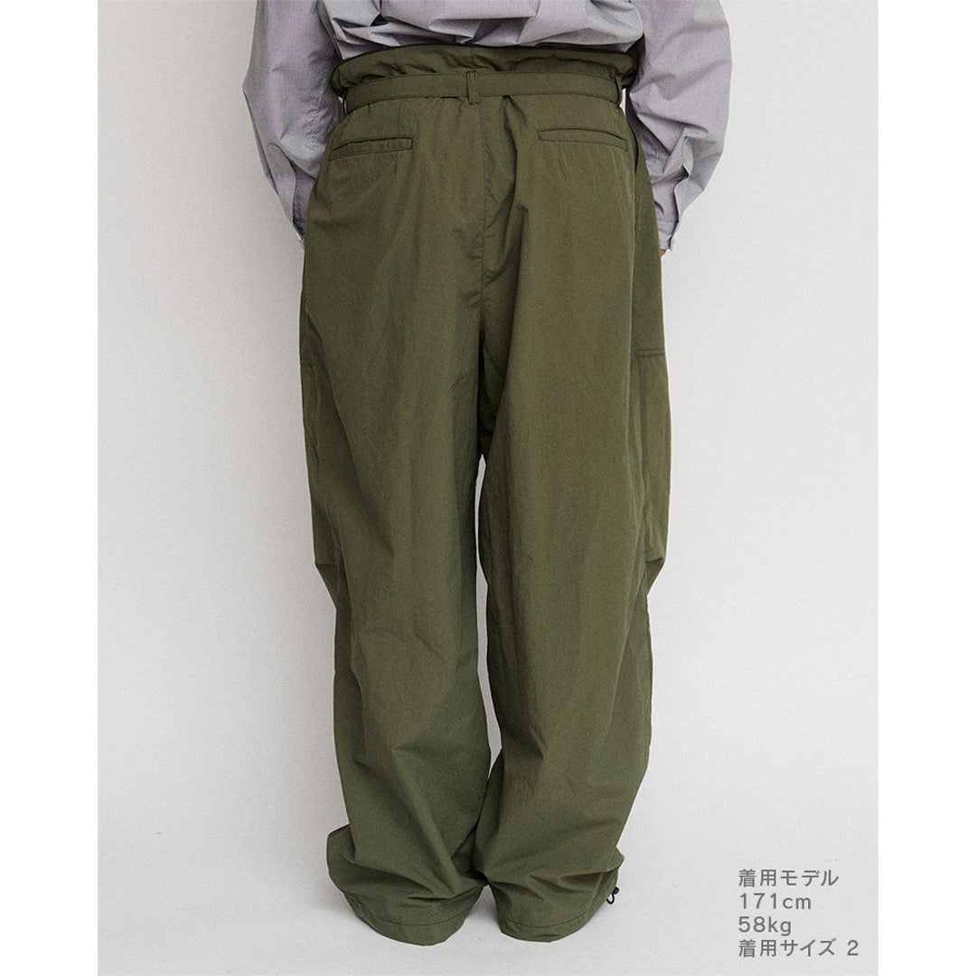 High-waisted pants