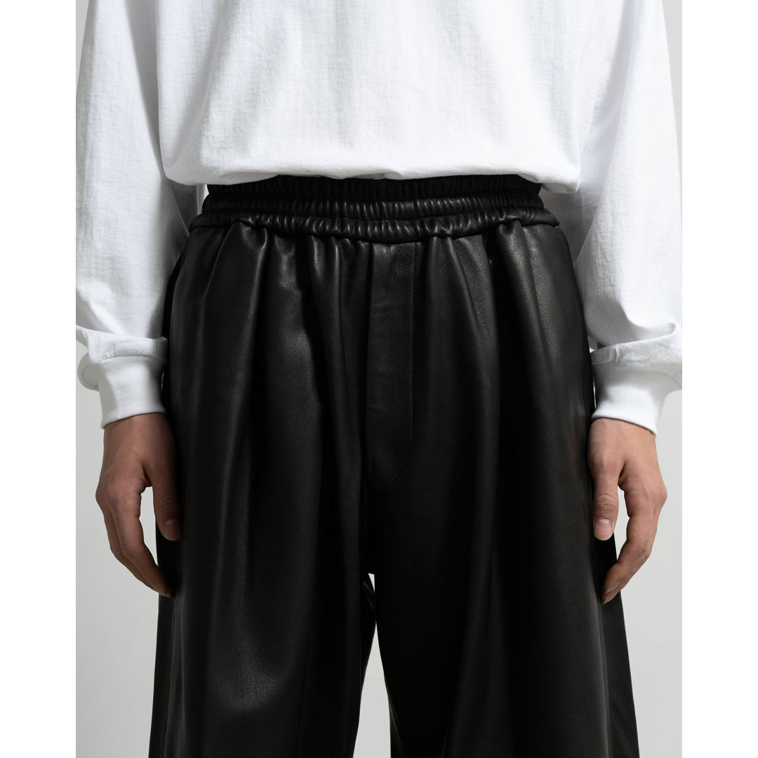 Graphpaper) Lamb Leather Track Wide Shorts (GM261-40405