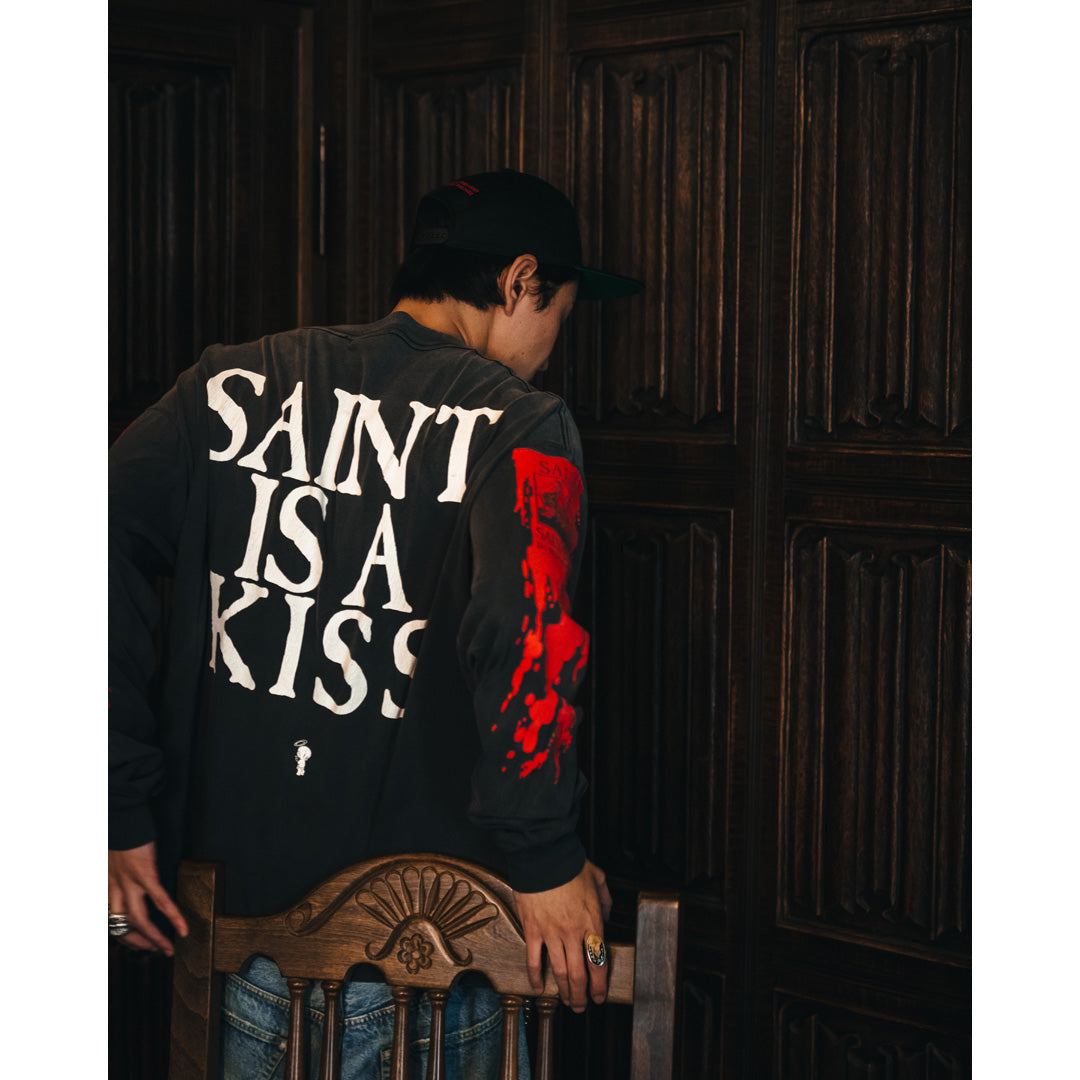 LS TEE SAINT IS A KISS