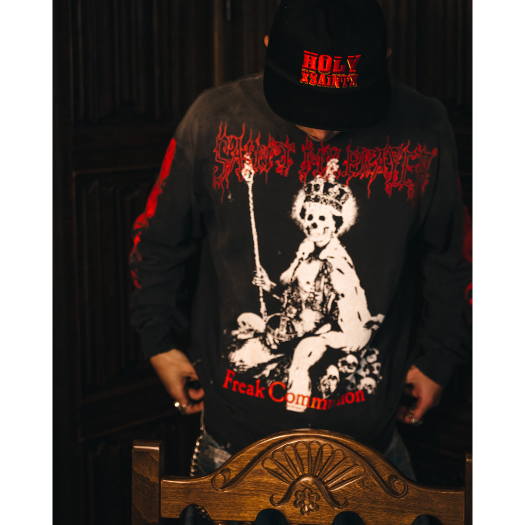 LS TEE SAINT IS A KISS