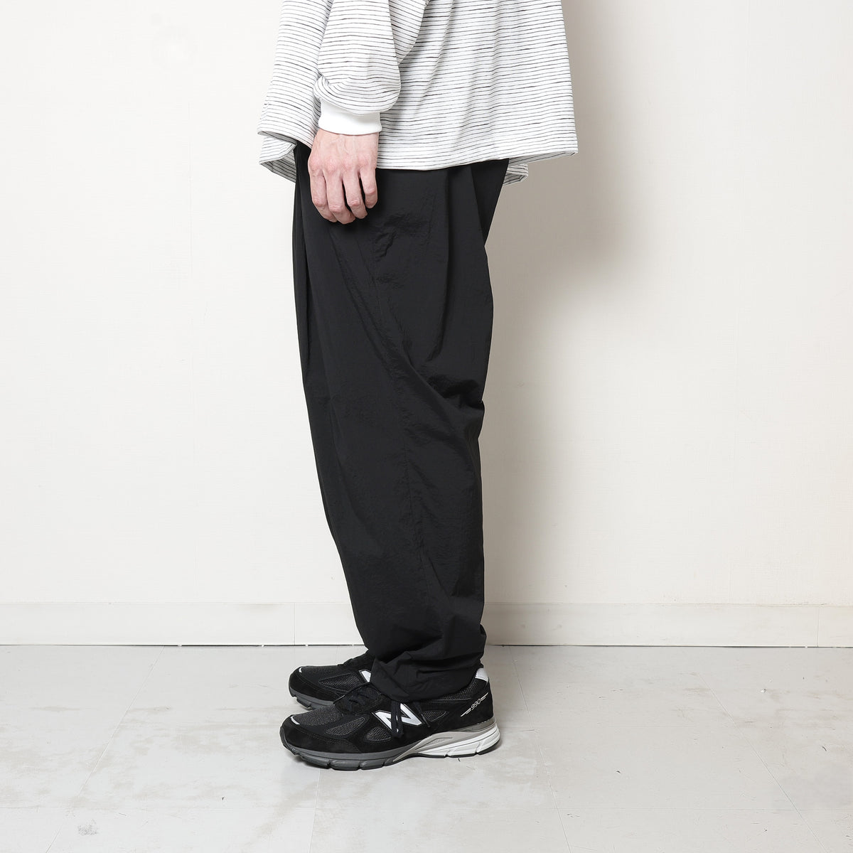 WIDE TAPERED EASY PANTS(NYLON)