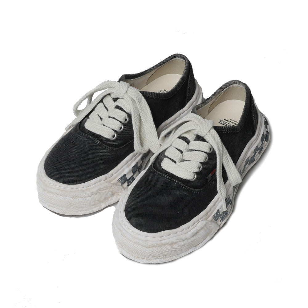 (BAKER26) Graffiti Sole Canvas Low-top Sneaker BLACK