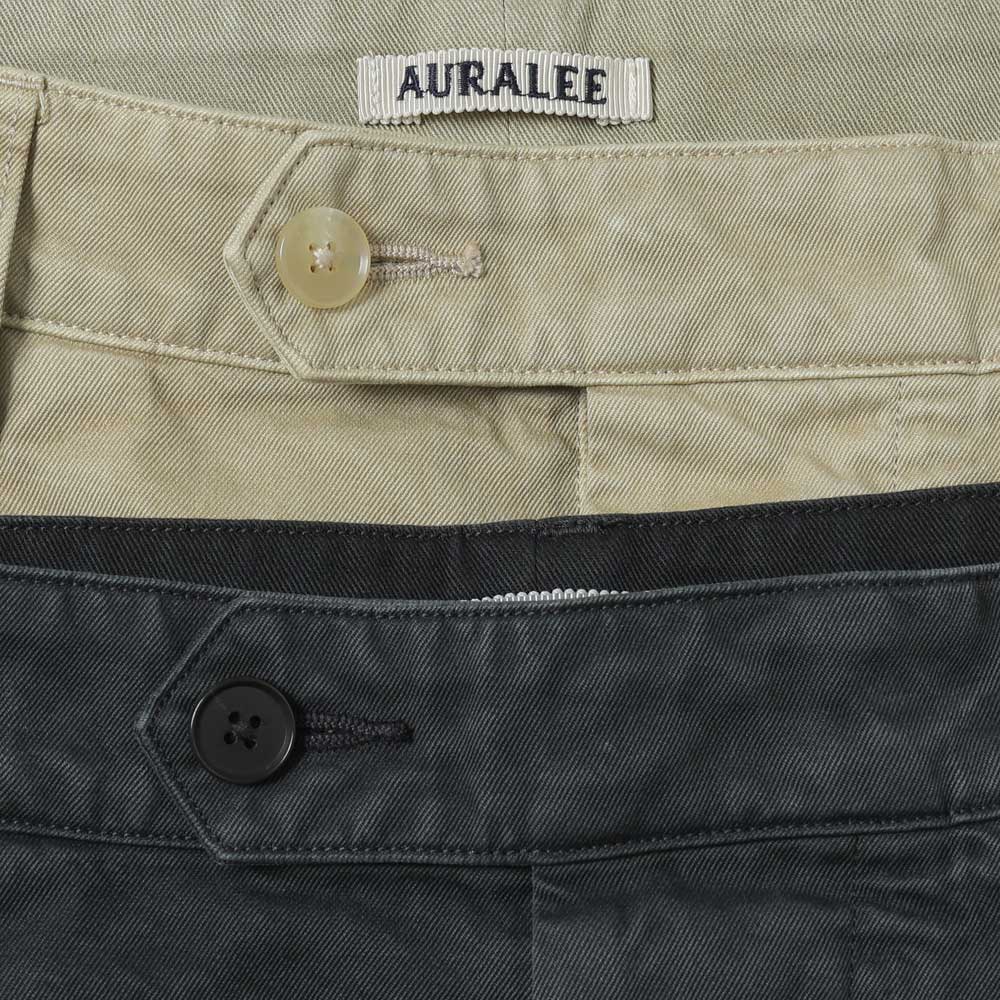 AURALEE(オーラリー) GARMENT-DYED FINX LIGHT CHINO ONE-TUCK WIDE