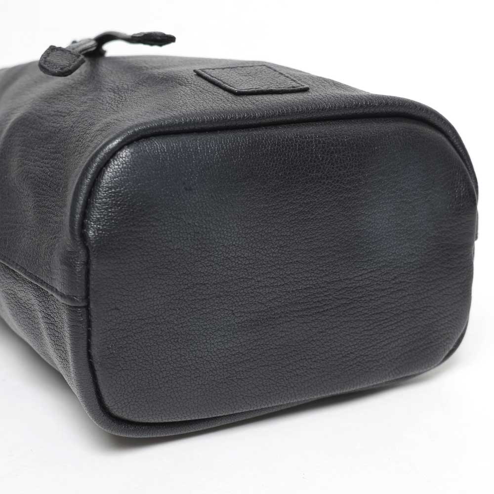 CCU LEATHER KINCHAKU BAG