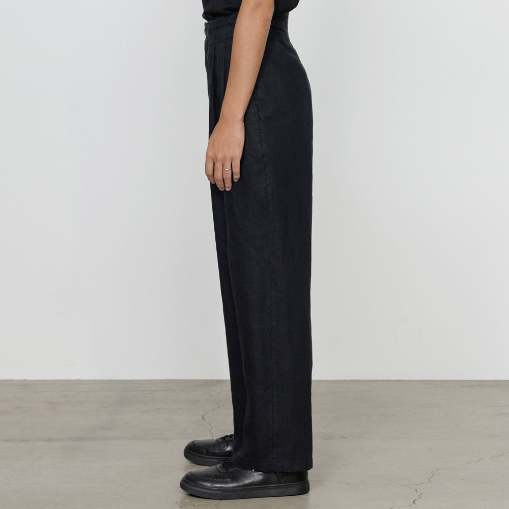 【MARKAWARE】TWO TUCK MILITARY TROUSERS marka(マーカ) - TWO TUCK MILITARY TROUSERS LINEN CANVAS (M26A