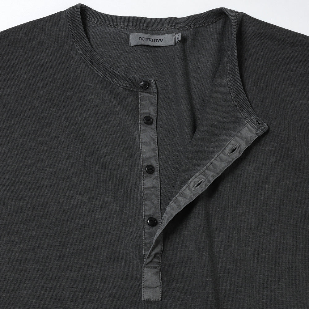 DWELLER S/S HENRY NECK TEE COTTON JERSEY PIGMENT DYE