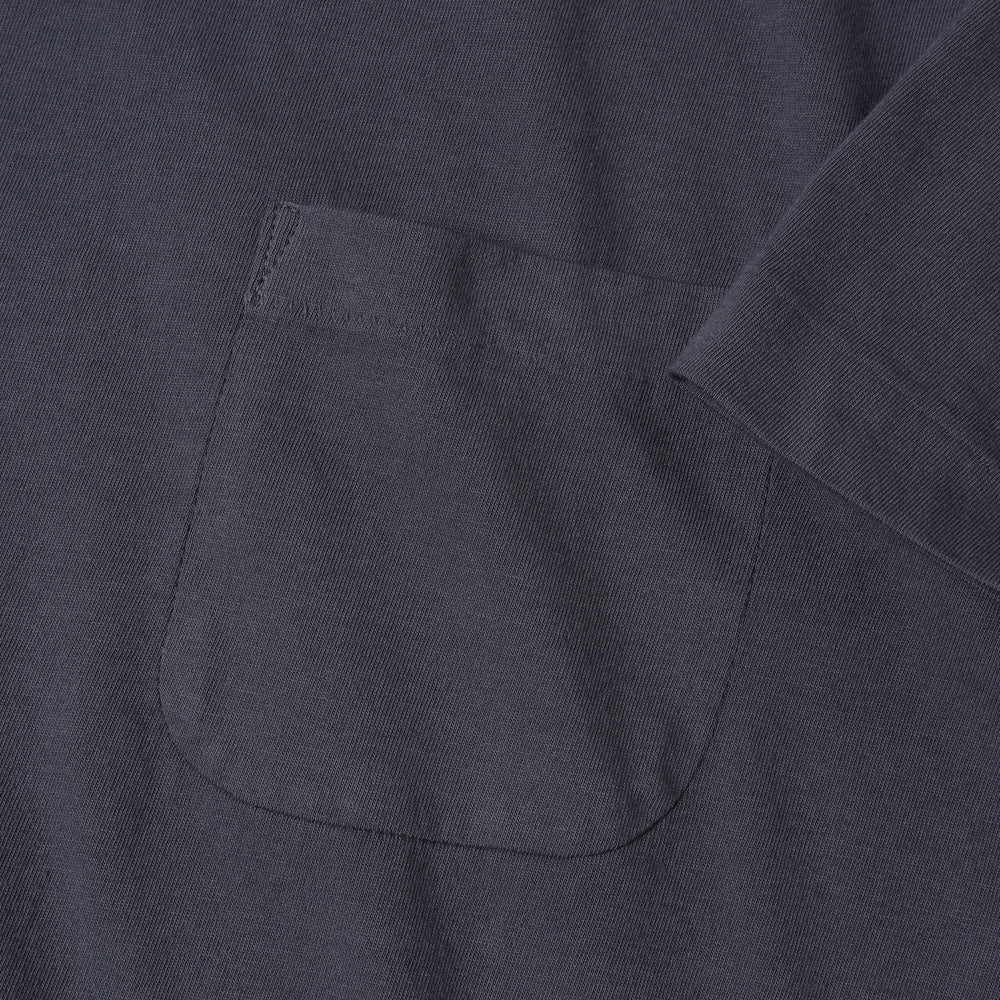 Tightly woven T-shirt with pocket