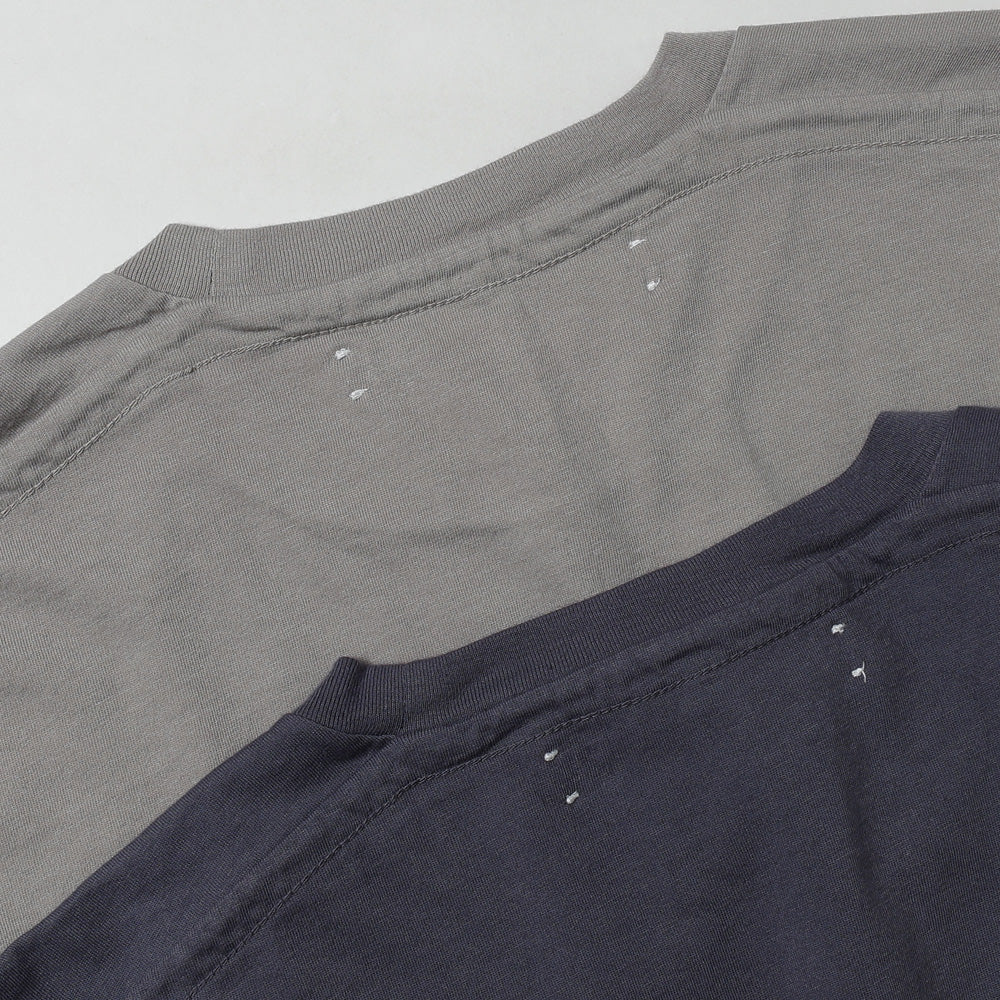 Tightly woven T-shirt with pocket