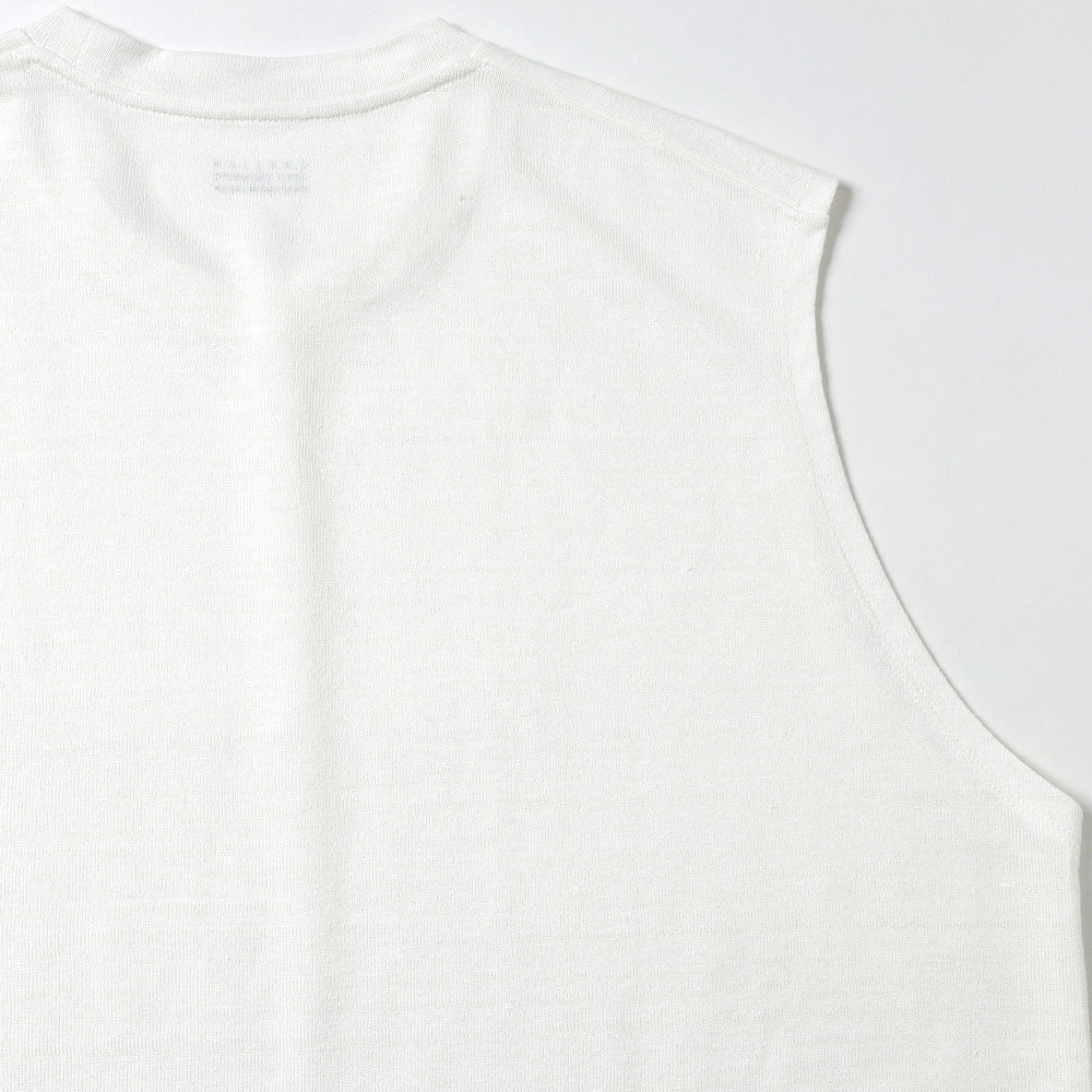 SLEEVELESS TOP