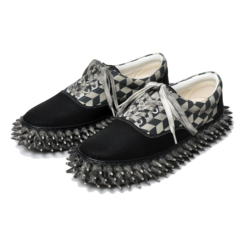 DIRTY SPIKE CANVAS SNEAKER