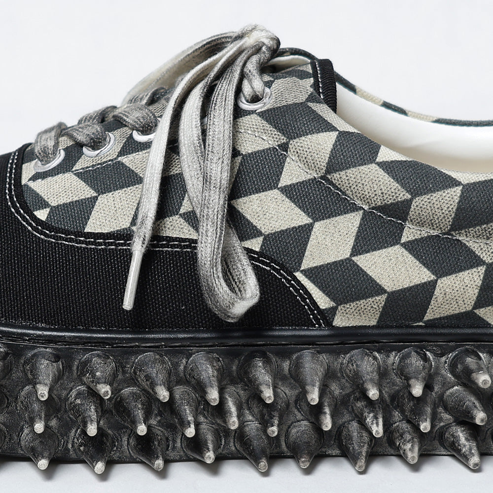 DIRTY SPIKE CANVAS SNEAKER