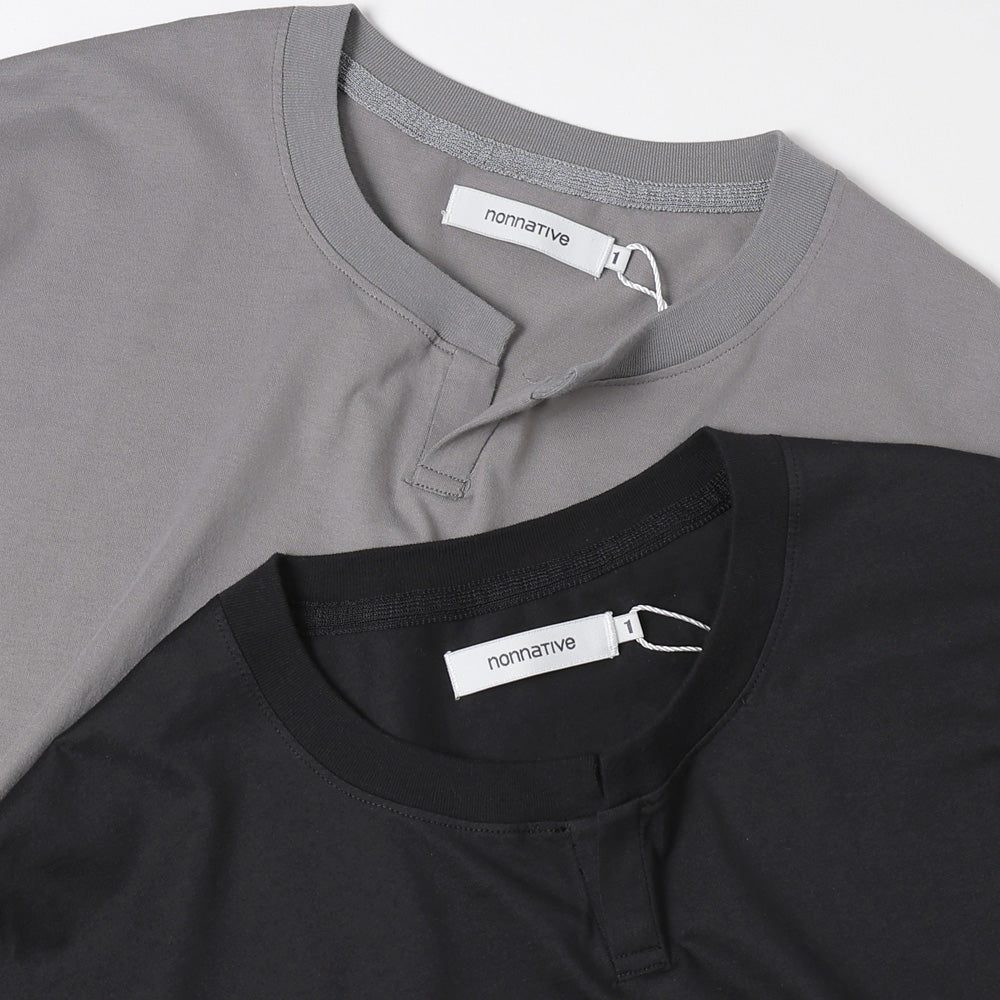nonnative (ノンネイティブ) CLERK S/S T-NECK TEE COTTON