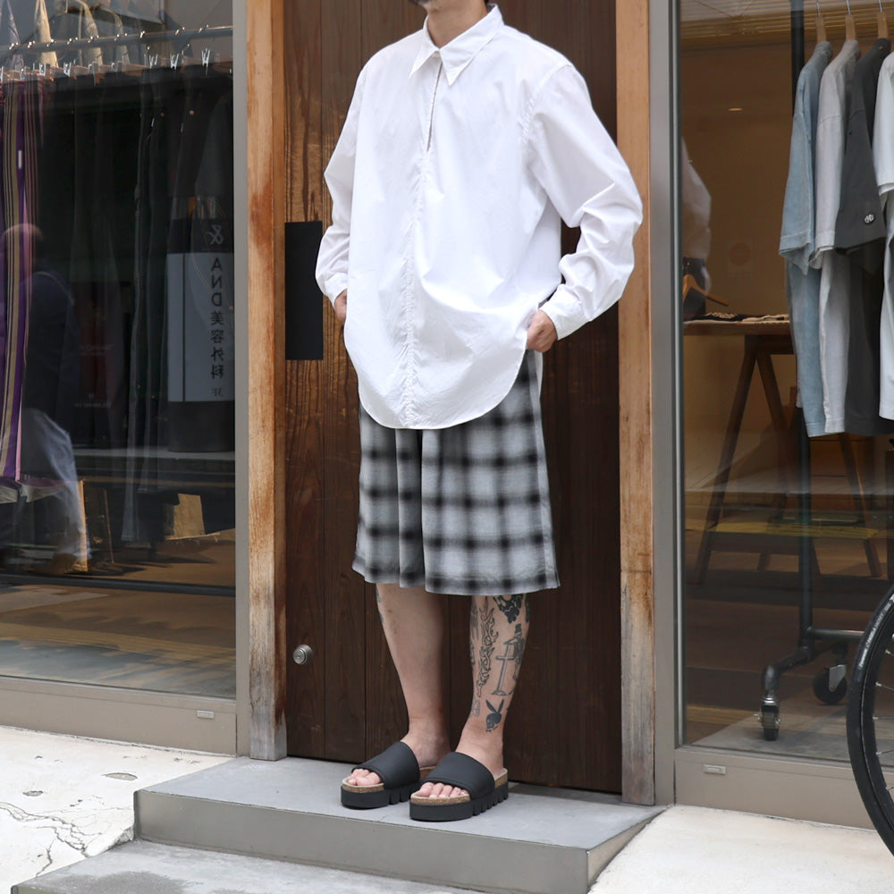 3TUCKED CROP SHORTS